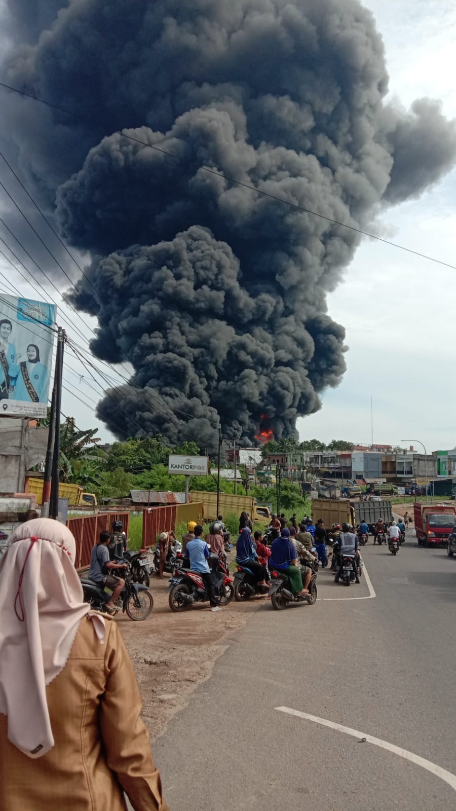 BREAKING NEWS: Kebakaran Gudang Minyak, Simpang Rimbo Gelap Gulita