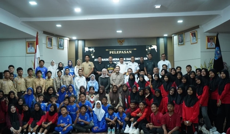 Lepas Kontingen Marching Band dan Basket, Bupati M. Syukur Siapkan Bonus Bagi Peraih Juara