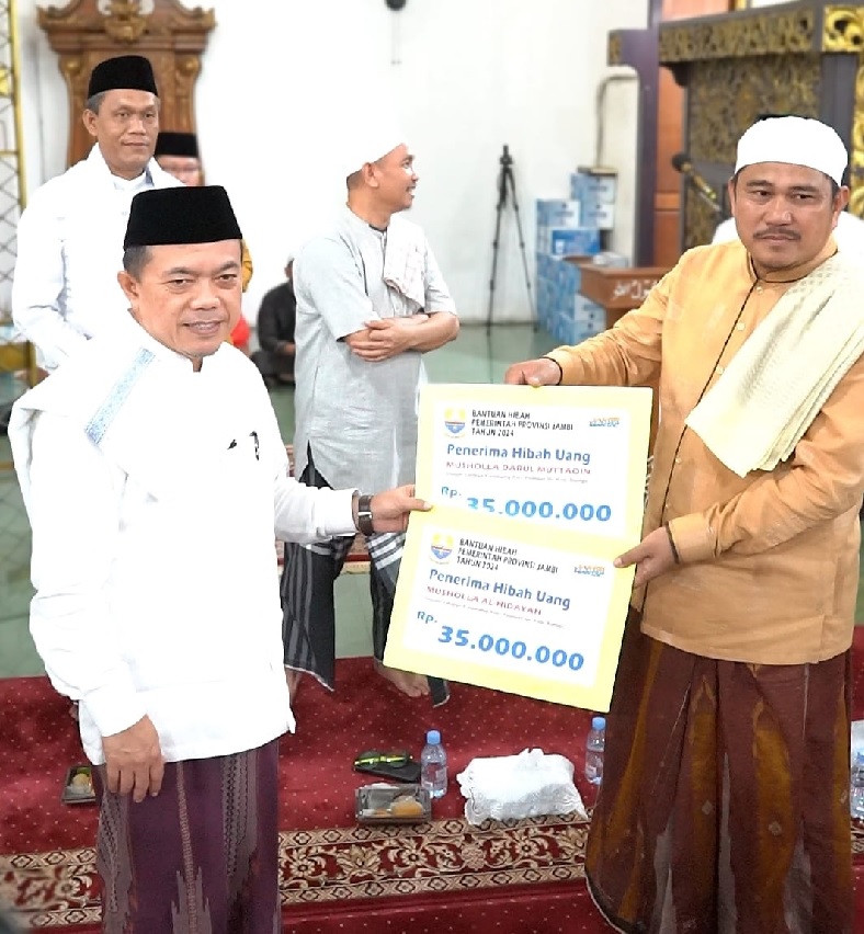 Safari Ramadhan ke Bungo, Gubernur Al Haris Serahkan Bantuan Rp 270 Juta untuk Masjid dan Musholla 