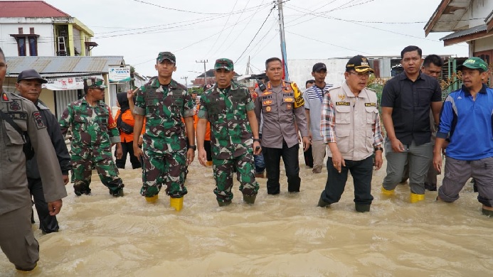 Danrem 042/Gapu Tinjau Banjir di Kabupaten Kerinci dan Sungai Penuh