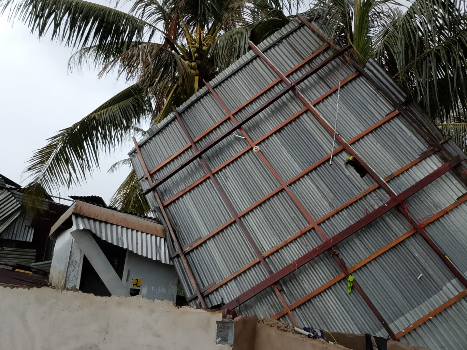 Angin Puting Beliung Terjang Permukiman Warga di Desa Lambur, Tiga Rumah Rusak