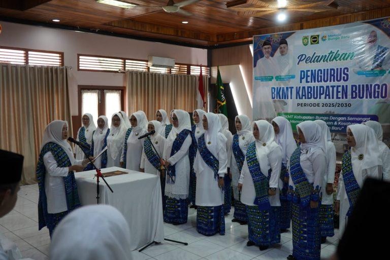 Pengurus Baru BKMT Bungo Resmi Dilantik Hj. Hesnidar Haris