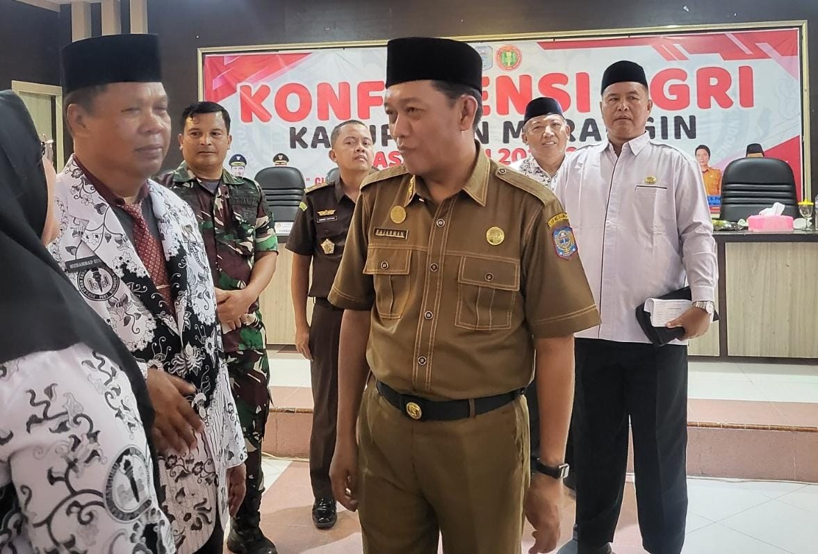 Sekda Fajarman Buka Konfrensi PGRI Merangin ke-3