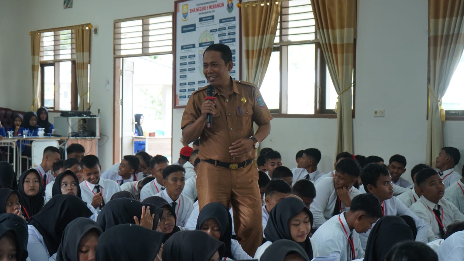 Kadis Kominfo Merangin Tegaskan Pentingnya Bijak Bermedia Sosial bagi Siswa SMAN 5