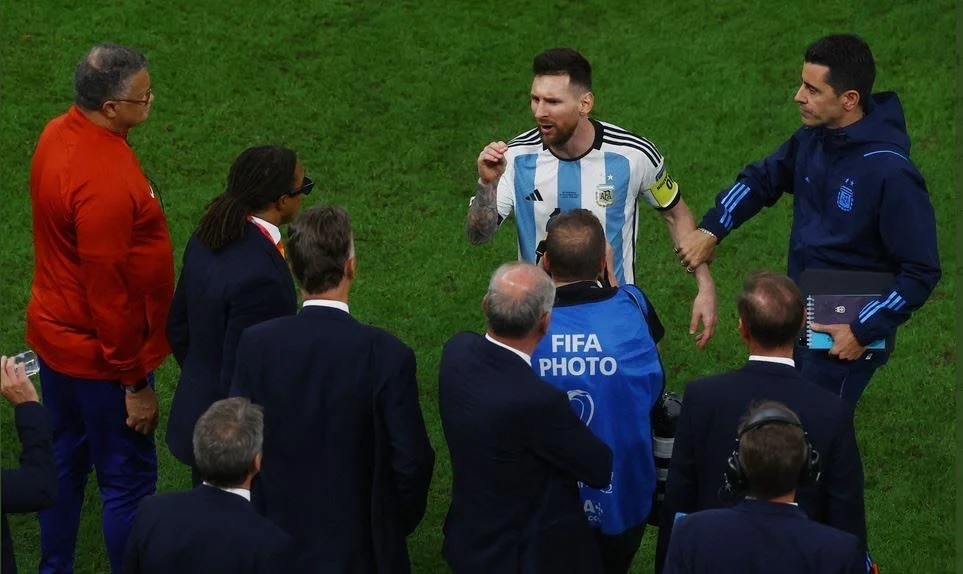 Drama Laga Argentina v Belanda, Usai Duel Messi Datangi Van Gaal dan Langsung Semprot