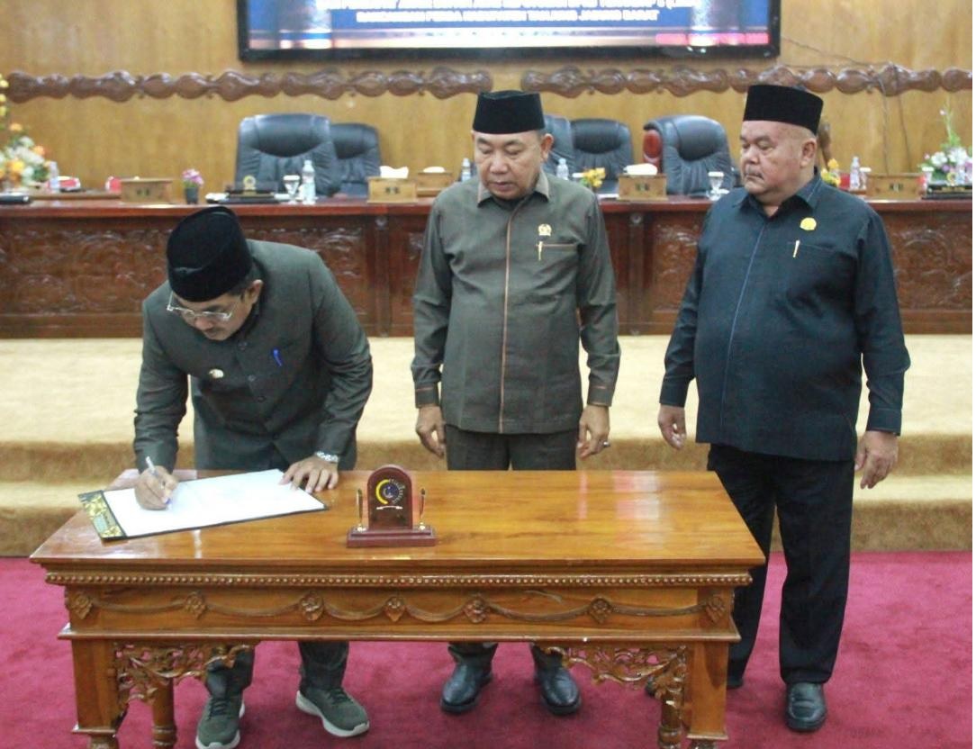 DPRD Tanjabbar Gelar Paripurna, Sahkan Lima Ranperda