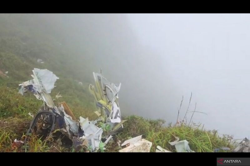 Basarnas Temukan Pesawat ATR 42-500 di Puncak Bukit Bulusaraung