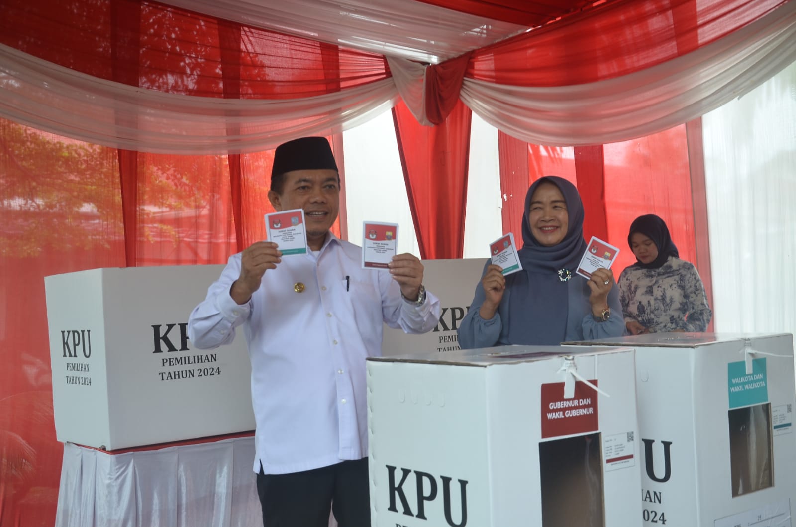 Gubernur Al Haris Gunakan Hak Suaranya di TPS 14 Kediaman Pribadinya, Pesankan Ini 