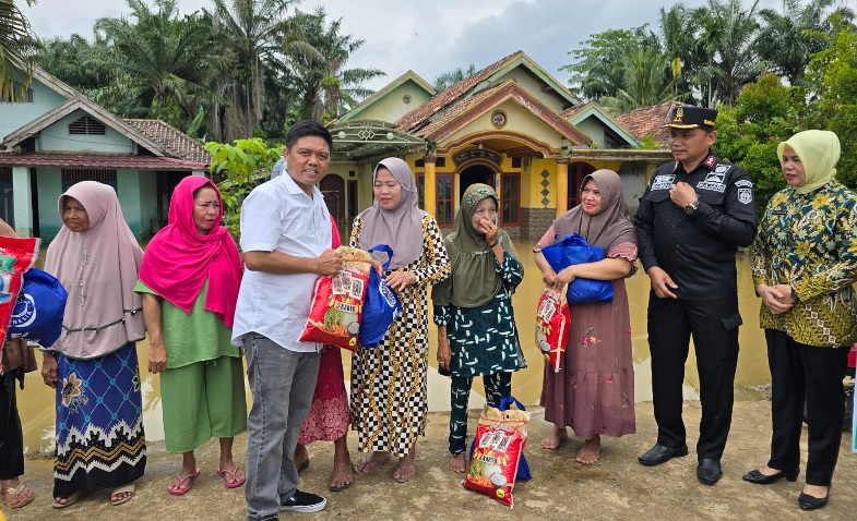  Prihatin Korban Bencana Banjir, DPD REI Jambi-Kejari Muaro Jambi-Pemkab Muaro Jambi Salurkan Bantuan 