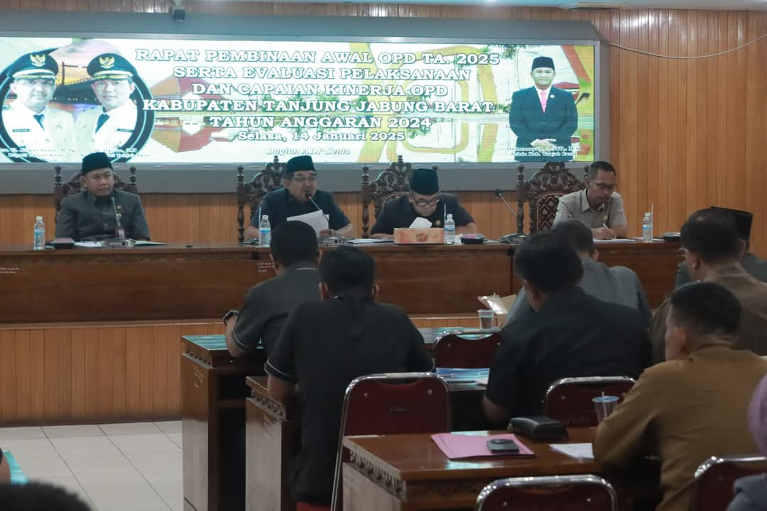 Bupati Anwar Sadat Pimpin Rakor Pembinaan Awal OPD Tahun 2025