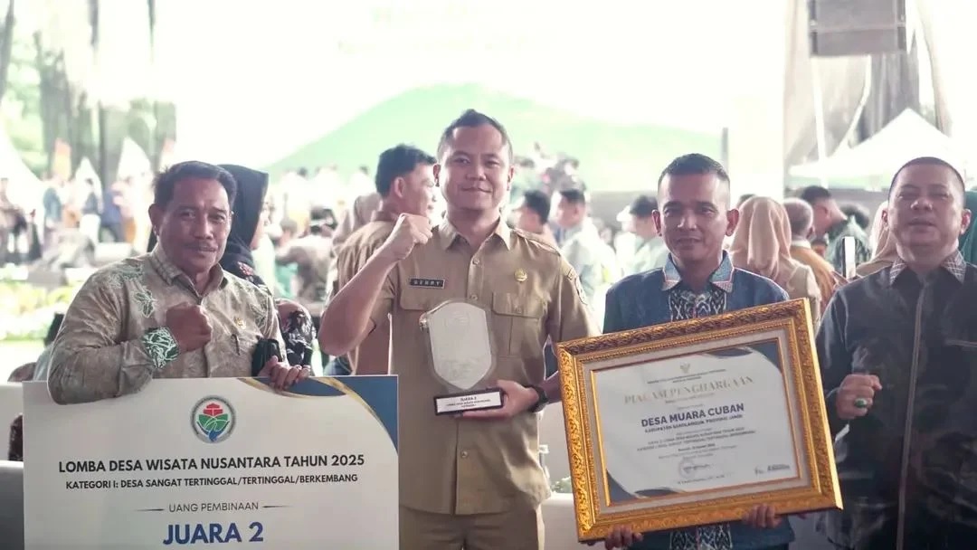 Wabup Gerry Hadiri Penerimaan Penghargaan Desa Wisata