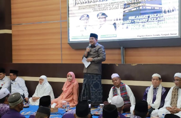 Bupati Tanjab Barat Lepas 398 Jamaah Haji, Titip Doa untuk Kemajuan Kabupaten
