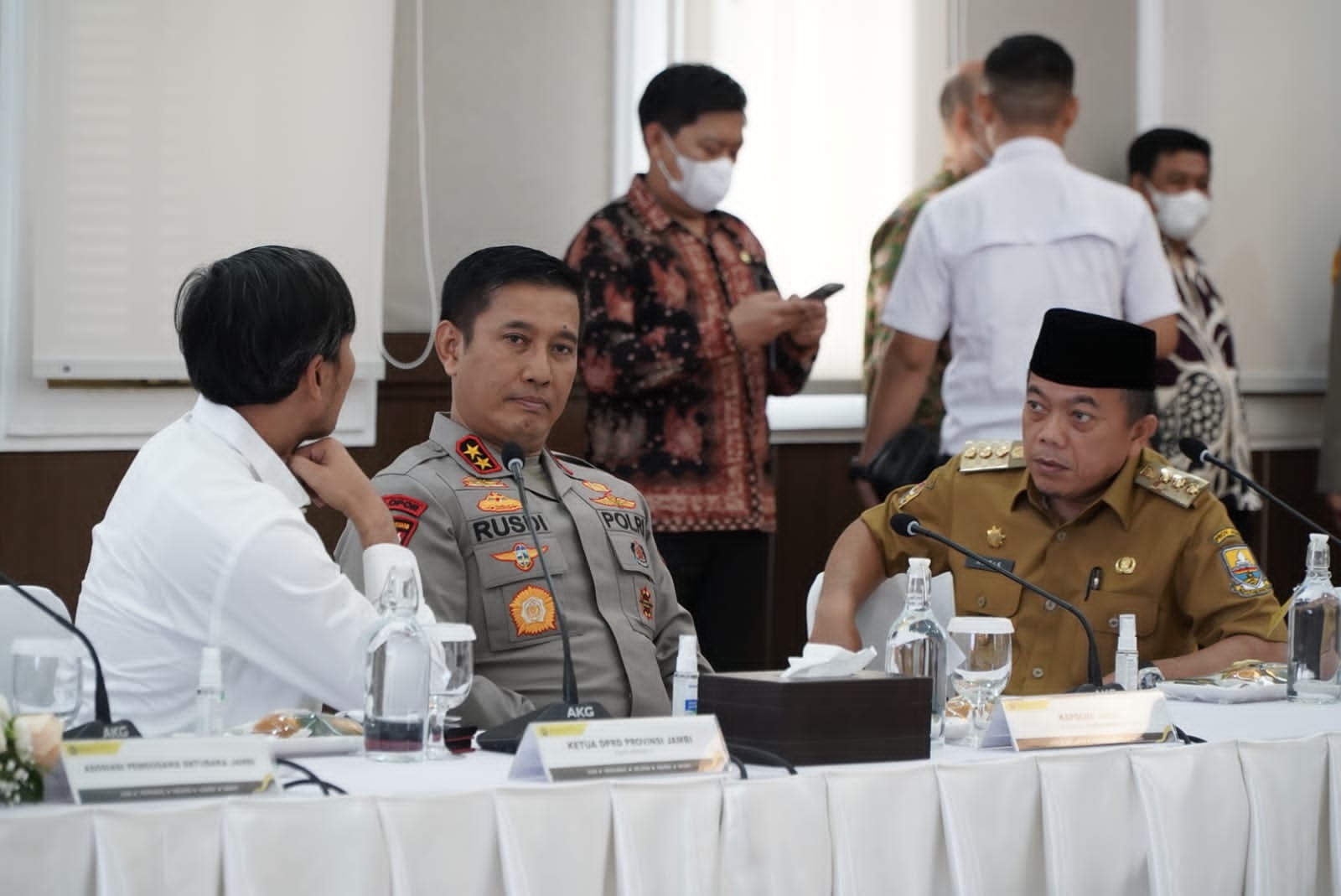 Gubernur Al Haris Minta Doa Masyarakat Jambi Agar Kapolda Jambi dan Rombongan Cepat Dievakuasi