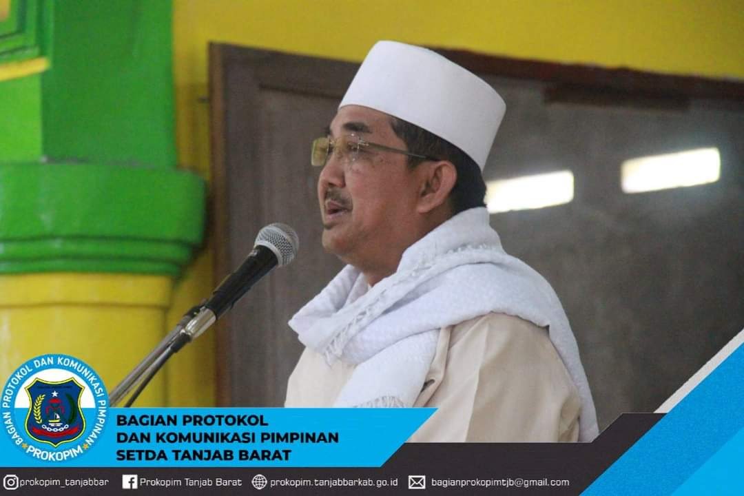 Bupati Anwar Sadat solat Jumat di Bram Itam kanan