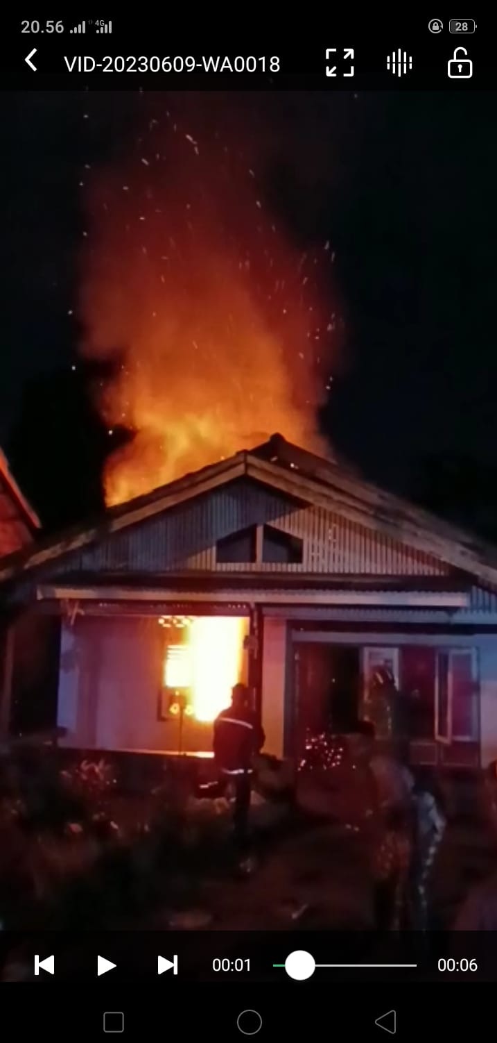 Diduga Korsleting Listrik, Satu Unit Rumah di Kebun Handil Terbakar 