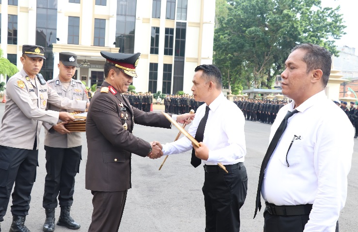 Polda Jambi Gelar Upacara HKN Ke-116 dan Pemberian Penghargaan Kepada Personel