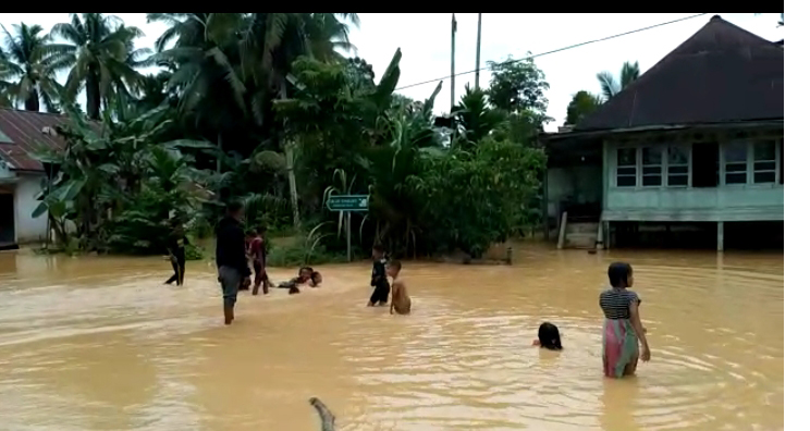 Hujan Deras Guyur Sarolangun, 83 Rumah Terendam Banjir