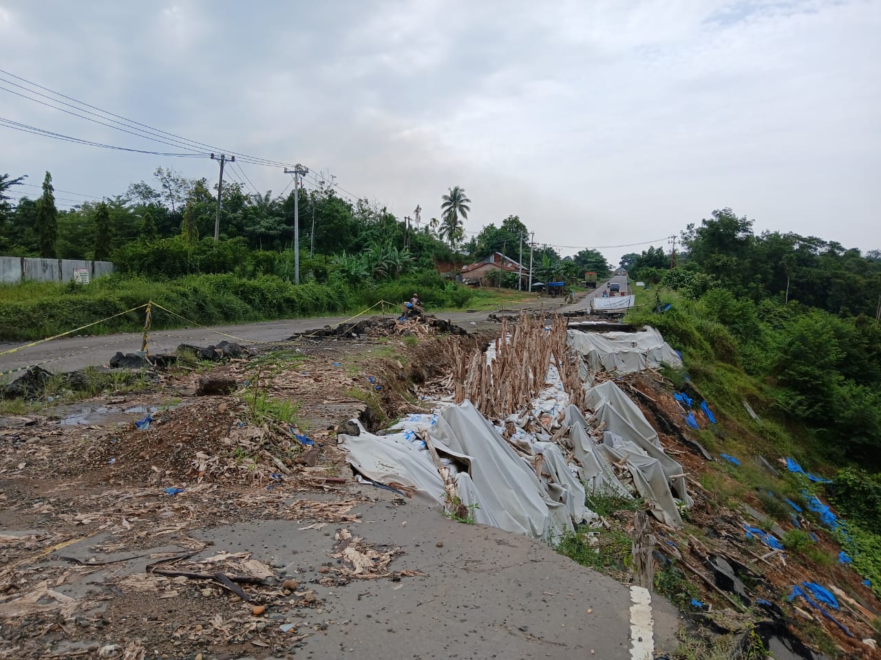 Warga Sebut Pemerintah Abai, Kerusakan Jalan Lintas Sumatera di Jujuhan Bungo tak Kunjung Diperbaiki