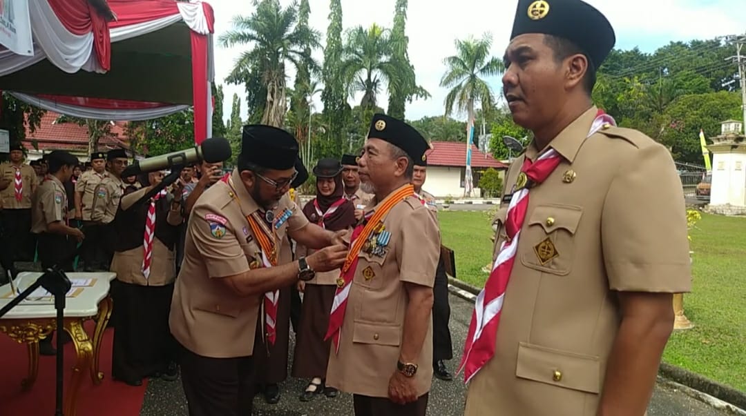 Bupati Dianugerahi Penghargaan Lencana Melati