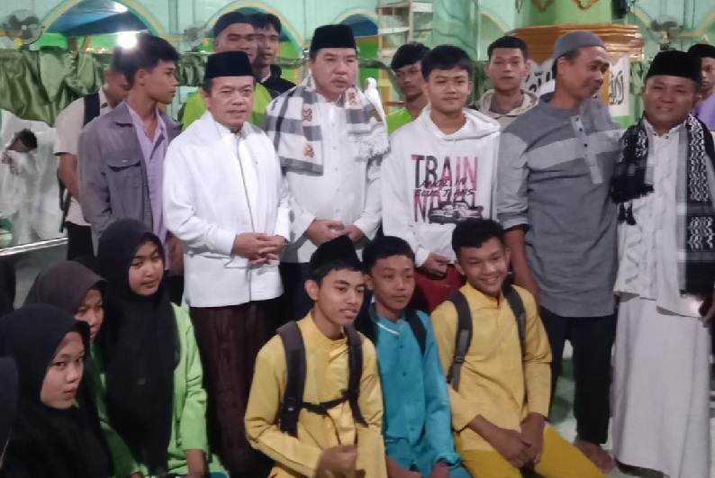 Pj Bupati Dampingi Gubernur Subuh Jemaah di Kungkai