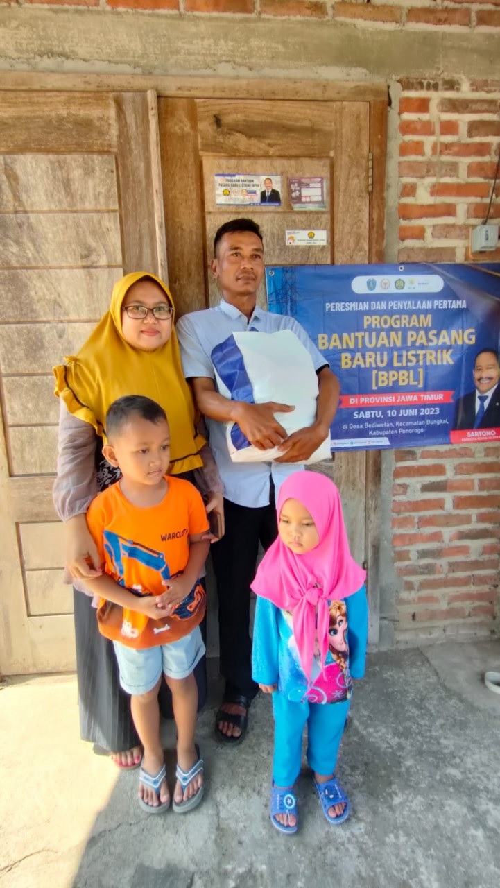 ALHAMDULILLAH! 18.071 Rumah Tangga di Jawa Timur Terima Bantuan Instalasi Listrik Gratis