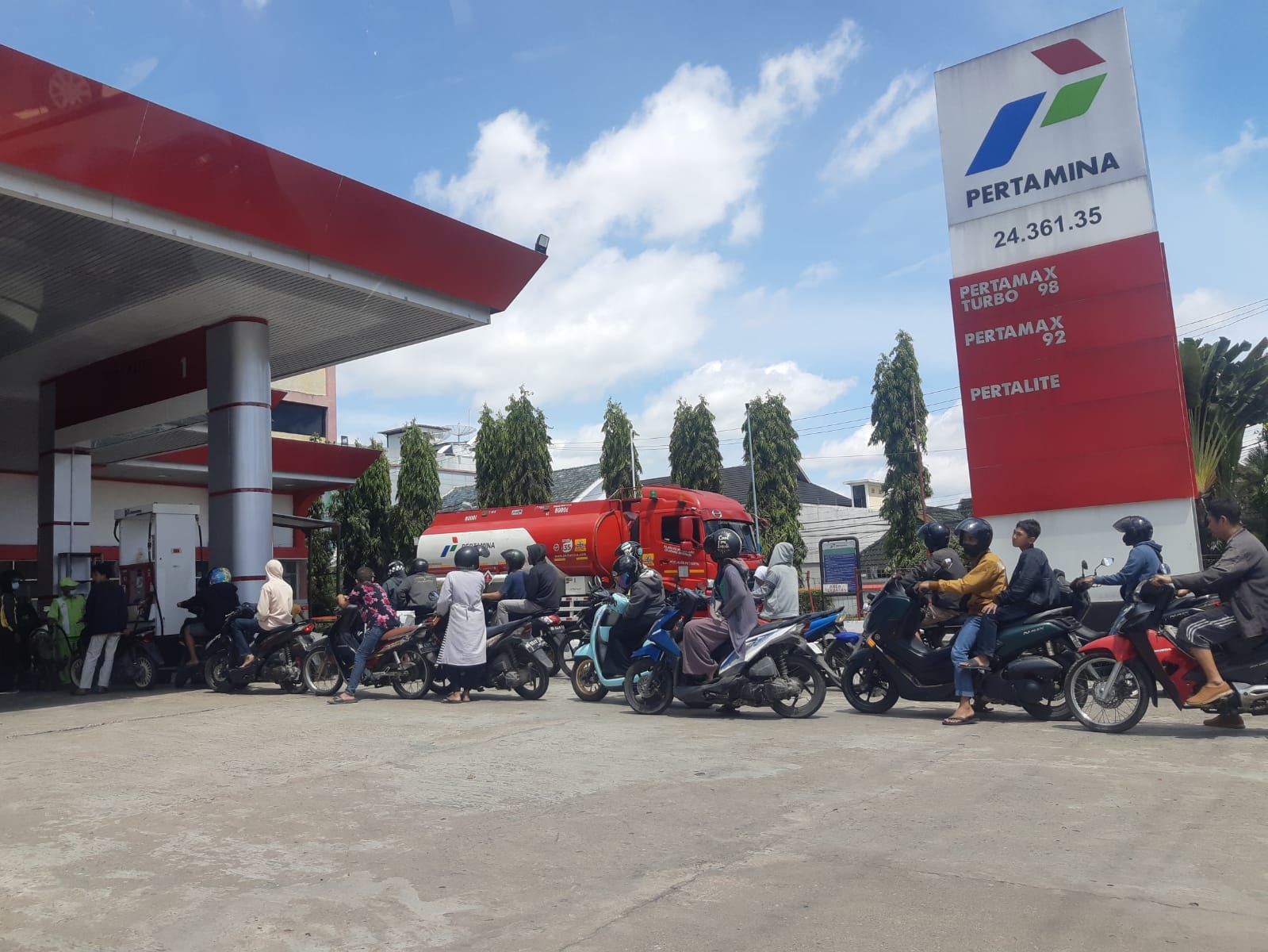 Harga BBM Turun, Harga Terbaru BBM Pertamax Rp 12.800 di Pulau Jawa, Rp 13.050 Per Liter di Jambi