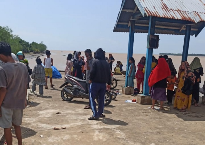 Asyik Main Layangan di Pelabuhan, Bocah 6 Tahun Jatuh Ke Sungai dan Ditemukan Tak Bernyawa