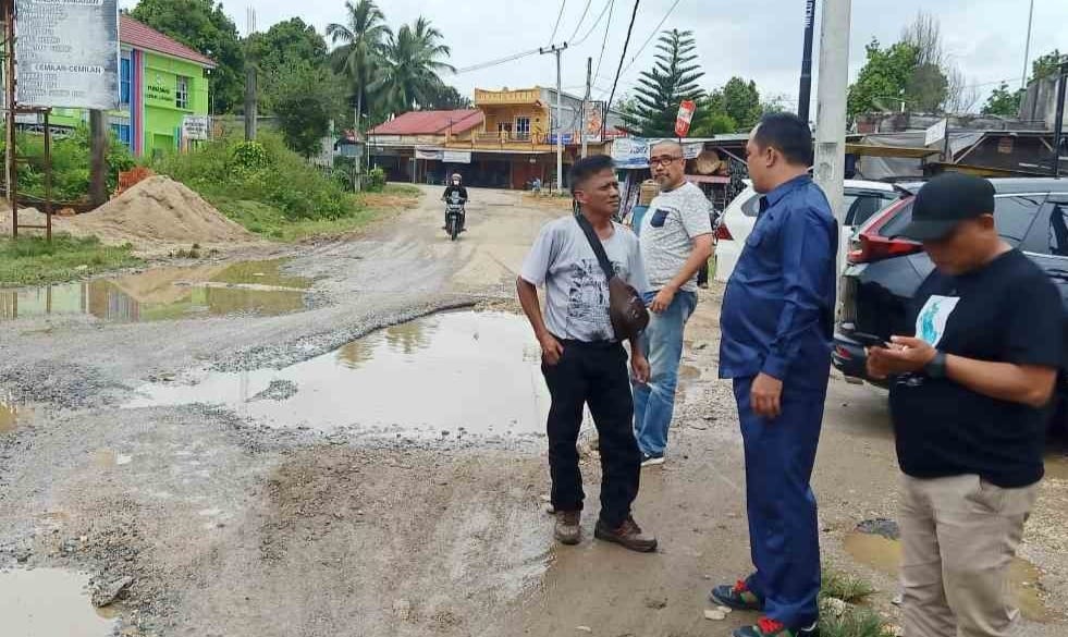 Kerusakan Jalan Penghubung 5 Kecamatan di Pasar Lubuk Landai Akhirnya Diperbaiki