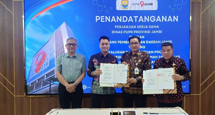 Penandatanganan PKS Bank Jambi dan Dinas PUPR Provinsi Jambi untuk Penyaluran Bantuan Bedah Rumah Dumisake
