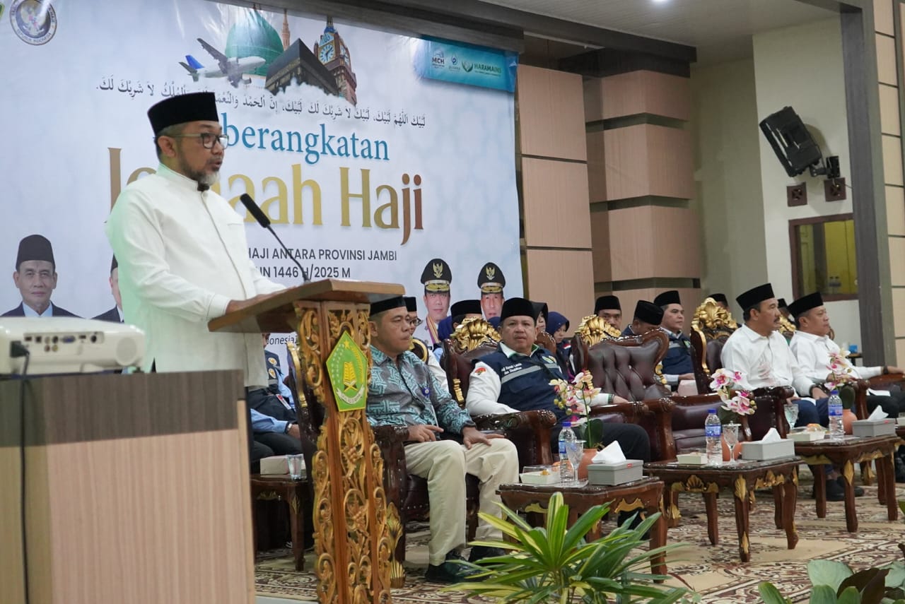 Lepas JCH Kloter 18 Asal Kerinci dan Merangin, Pesan Sekda Sudirman: Kondisikan Diri Tingkatkan Kesabaran