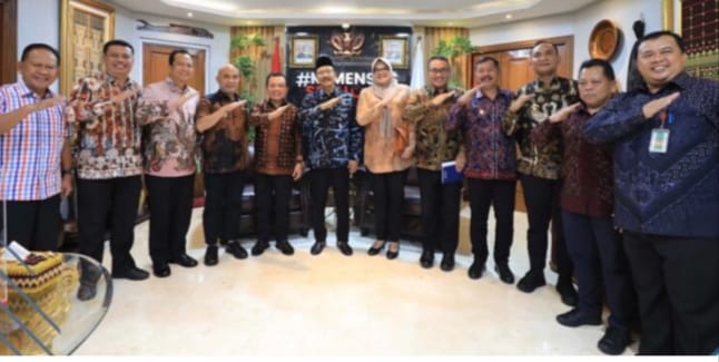 Bupati Tanjabtim Bahas Program Sosial Bersama Mensos RI