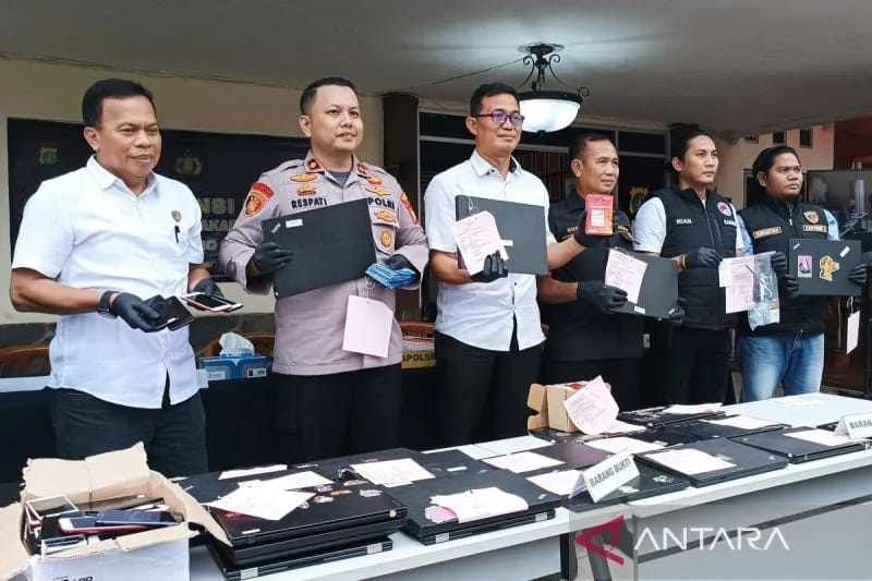 Polisi Sita Puluhan Gawai dan Laptop Dari Tersangka Penipuan Daring