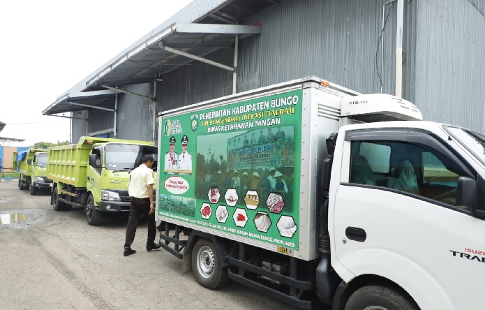 Pemkab Bungo Salurkan 77 Ton Beras untuk Korban Banjir