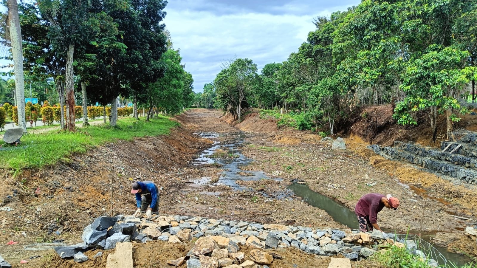 Jadikan Lokasi Rekreasi, Sungai di Hutan Kota di Tebo Mulai Dibersihkan