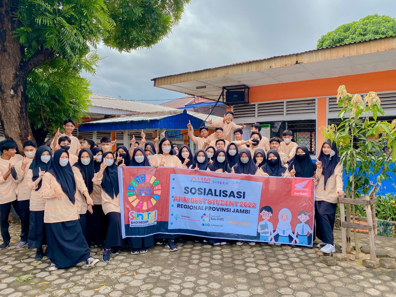 Sasar Ratusan Pelajar SMA, Sinsen Gelar Sosialisasi AHM Best Student 2022 