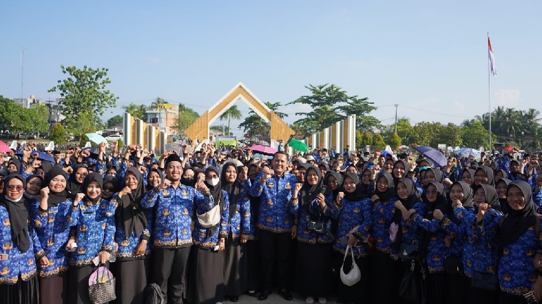 Bupati H M Syukur Lantik 1.321 Orang Pejabat Fungsional