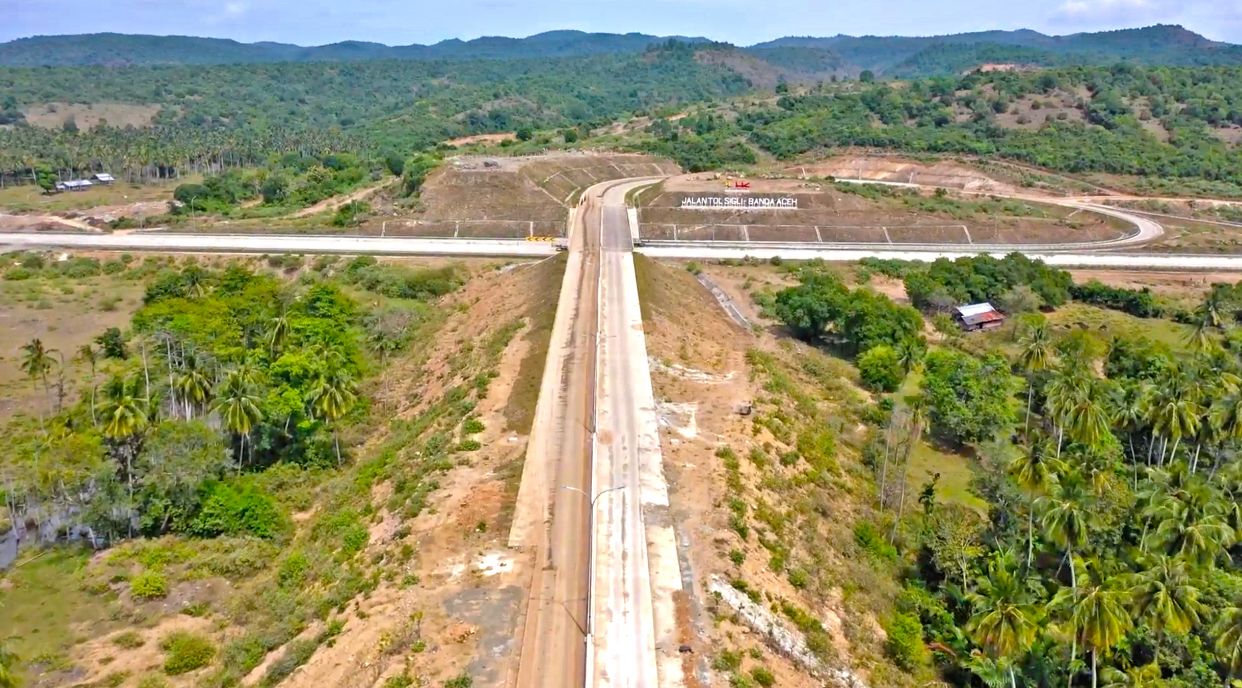 Ganjar Bilang Akan Lanjutkan Proyek Jokowi Jalan Tol Trans Sumatera
