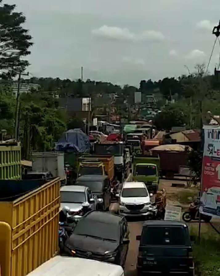 Macet Parah Dari Arah Simpang Rimbo Hingga Tanjung Lumut, Ini Penyebabnya