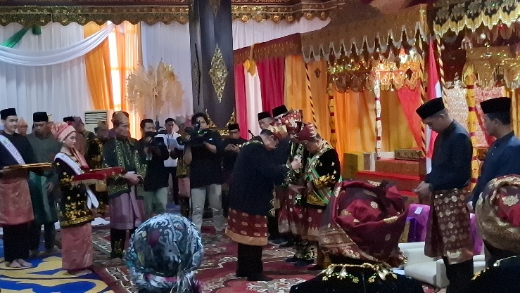 Gubernur- Wagub Jambi Dikukuhkan Sebagai Pemangku Adat LAM Provinsi Jambi, Forkopimda Jadi Pembina