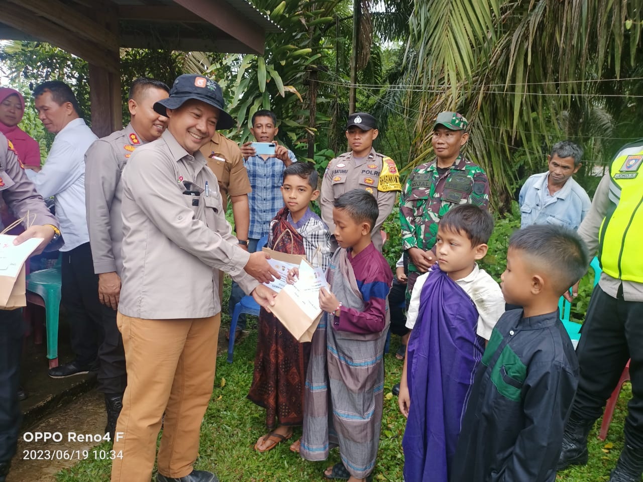 Masyarakat Betara Ucapkan Terimakasih Kepada Polres Tanjab Barat dan SKK Migas PetroChina 