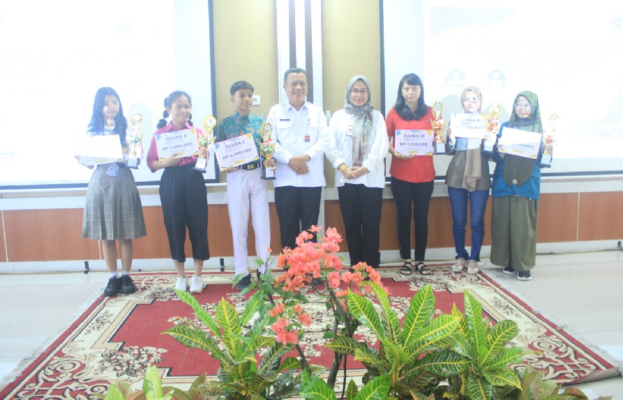 DPAD Provinsi Jambi Serahkan Hadiah bagi Pemenang Lomba Video Konten dan Resensi Buku