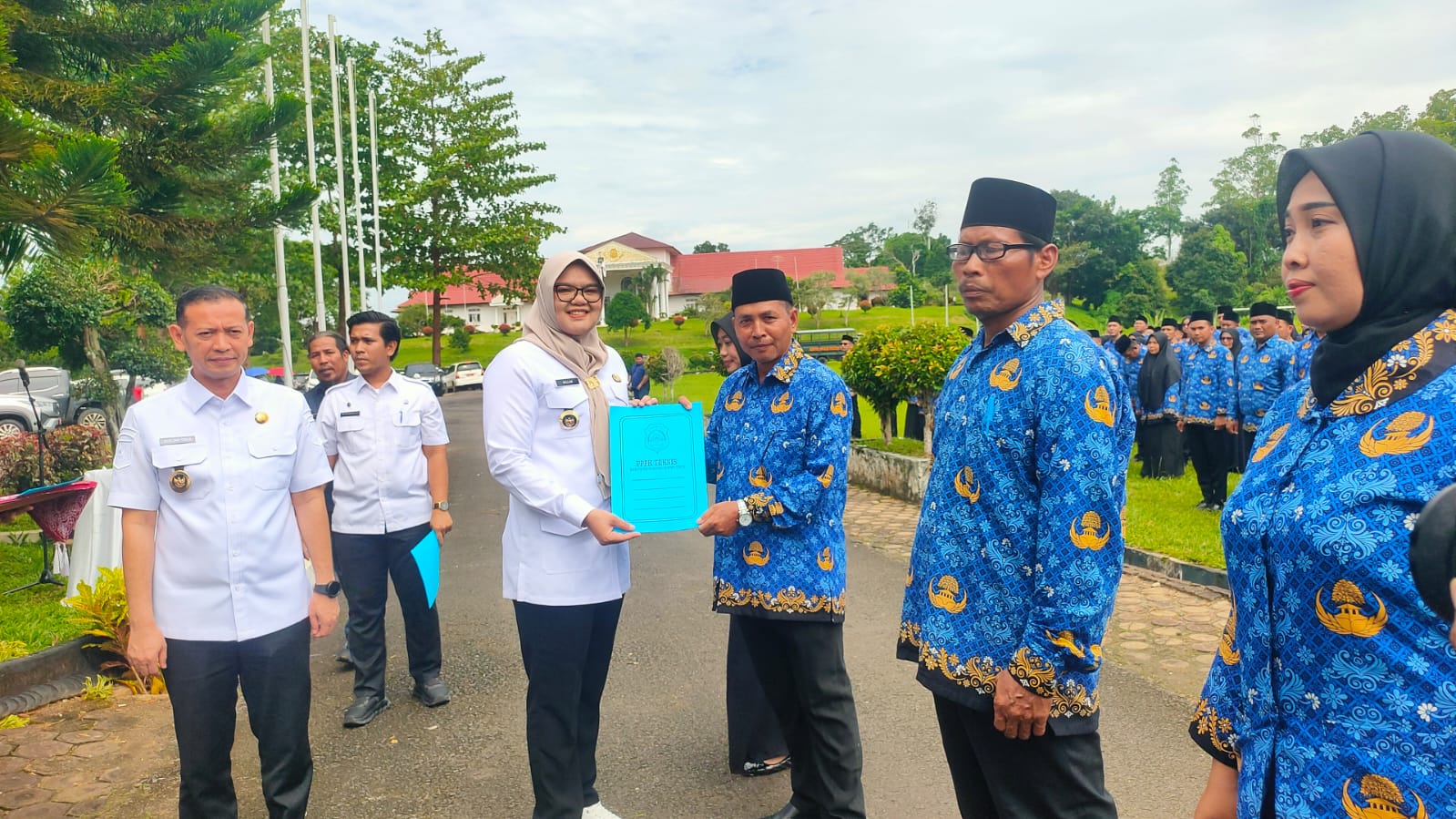 Bupati Tanjabtim Serahkan 427 SK CPNS dan PPPK