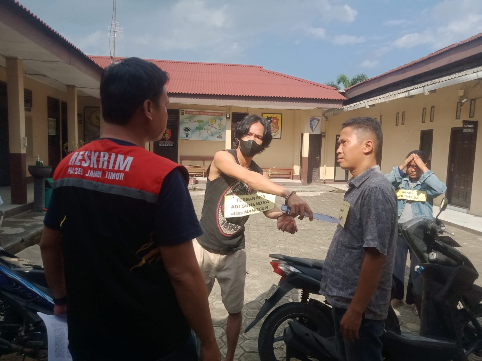 Rekonstruksi Kasus Pembunuhan di Talang Banjar, Tersangka Tikam Korban Di Adegan ke Lima 