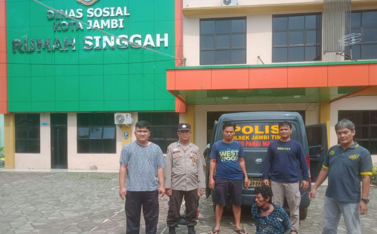 ODGJ di Kota Jambi Ngamuk, Bacok Warga Hingga Luka di Wajah