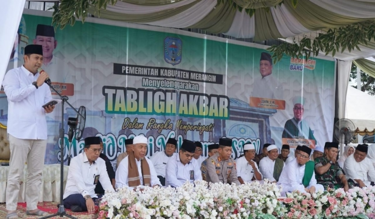 Menyala, Ribuan Pegawai Pemkab Merangin Simak Ceramah Ustadz Bombom