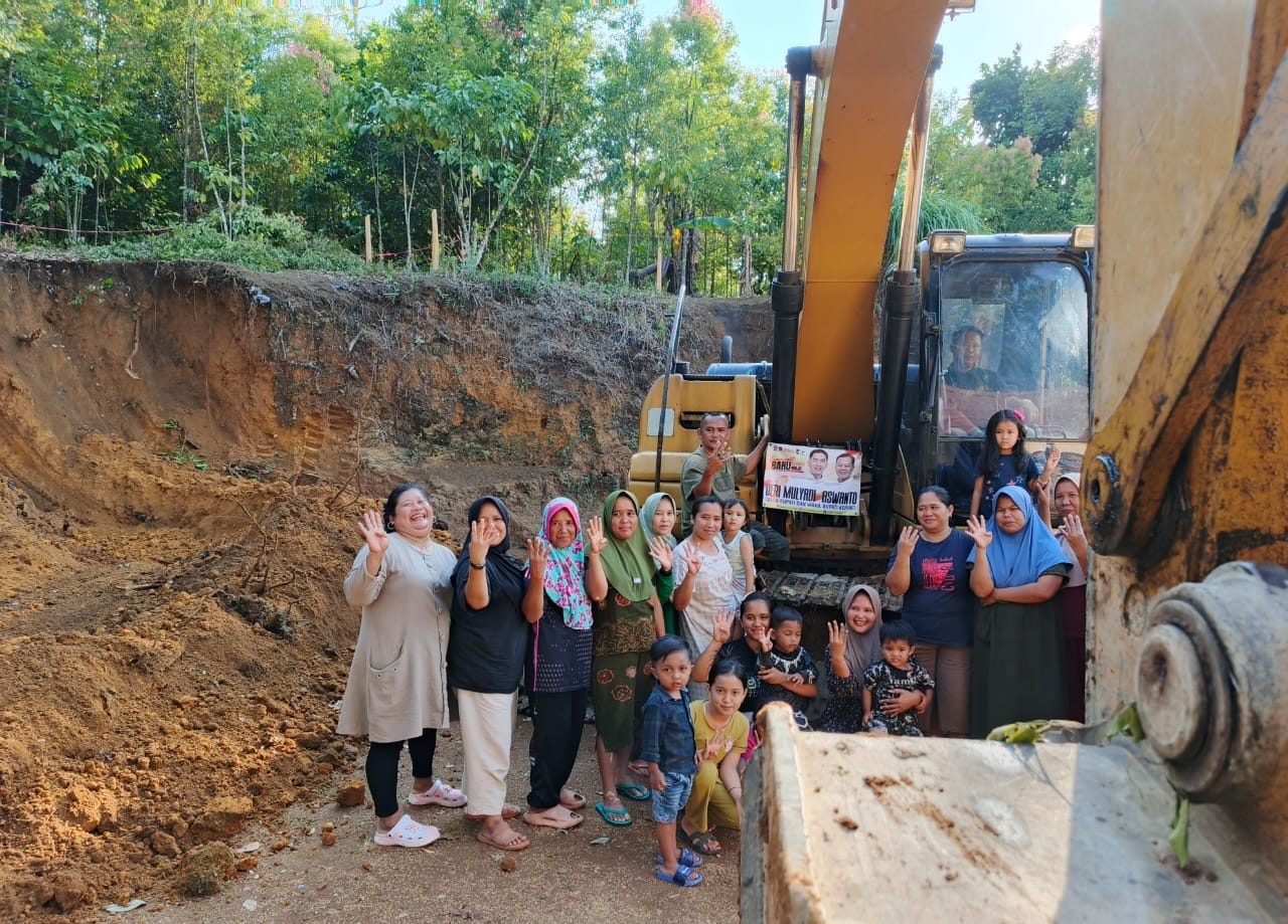 Tunjukkan Tekad Majukan Olahraga, Deri-Aswanto Bangun Lapangan Voly di Batang Merangin 