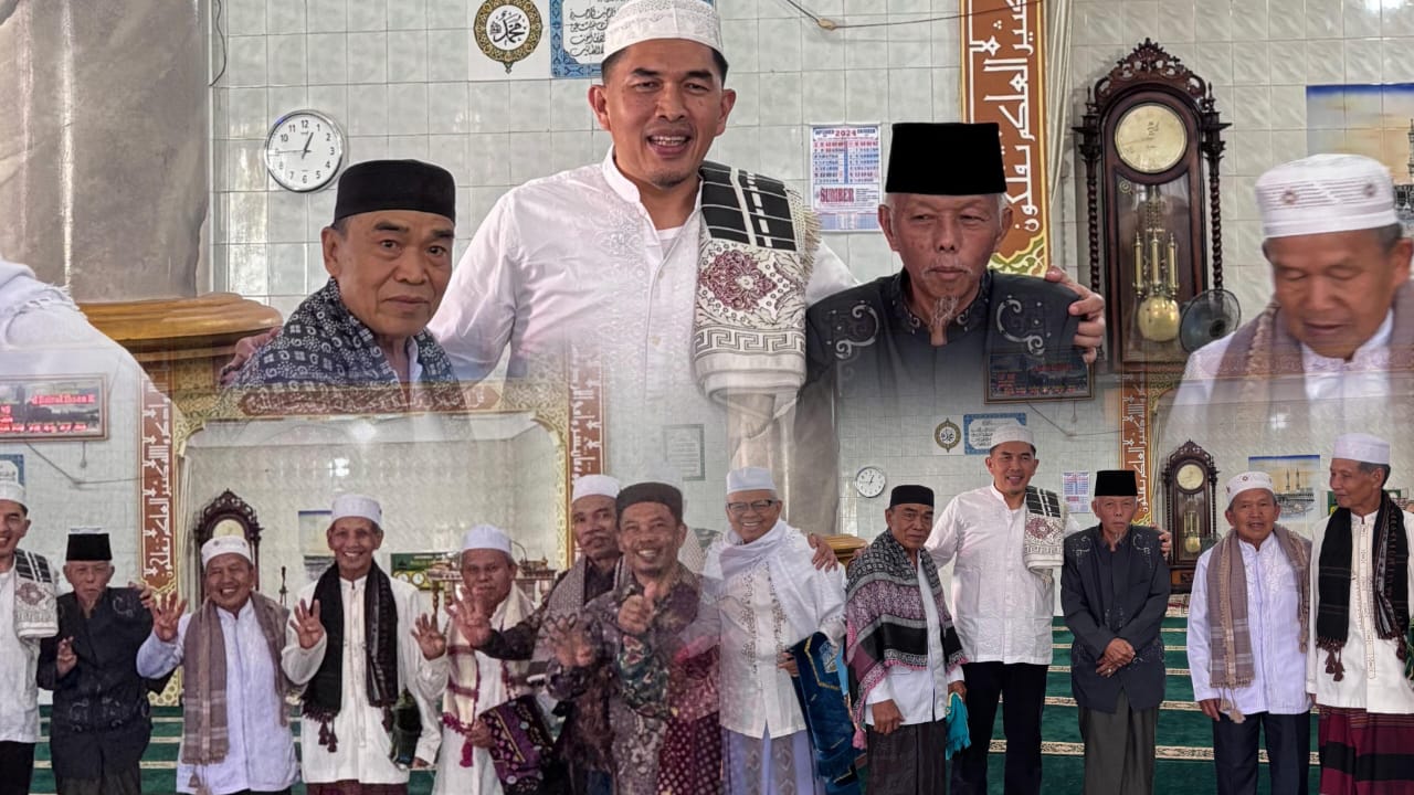 Salat Jumat di Masjid Baitul Ihsan, DR Deri Disambut Baik Warga Kemantan