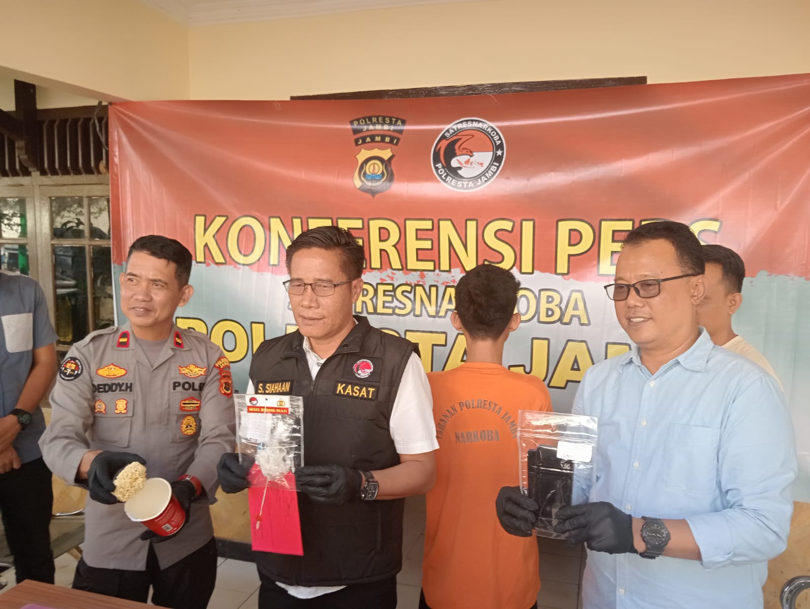 Penyelundupan Pop Mie Berisi Sabu ke Dalam Lapas terungkap , Polisi Ringkus Remaja 18 Tahun 