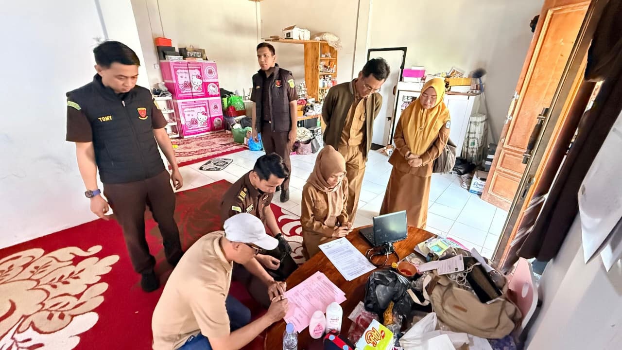 Rumah Dua Tersangka PJU Kerinci Digeledah, Sita Kendaraan dan Dokumen