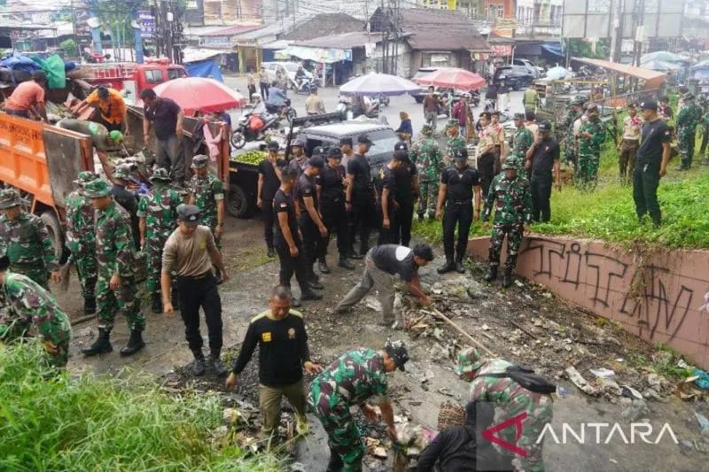 Korem 042/Gapu Gelar Jumat Bersih Serentak di 11 Kabupaten dan Kota